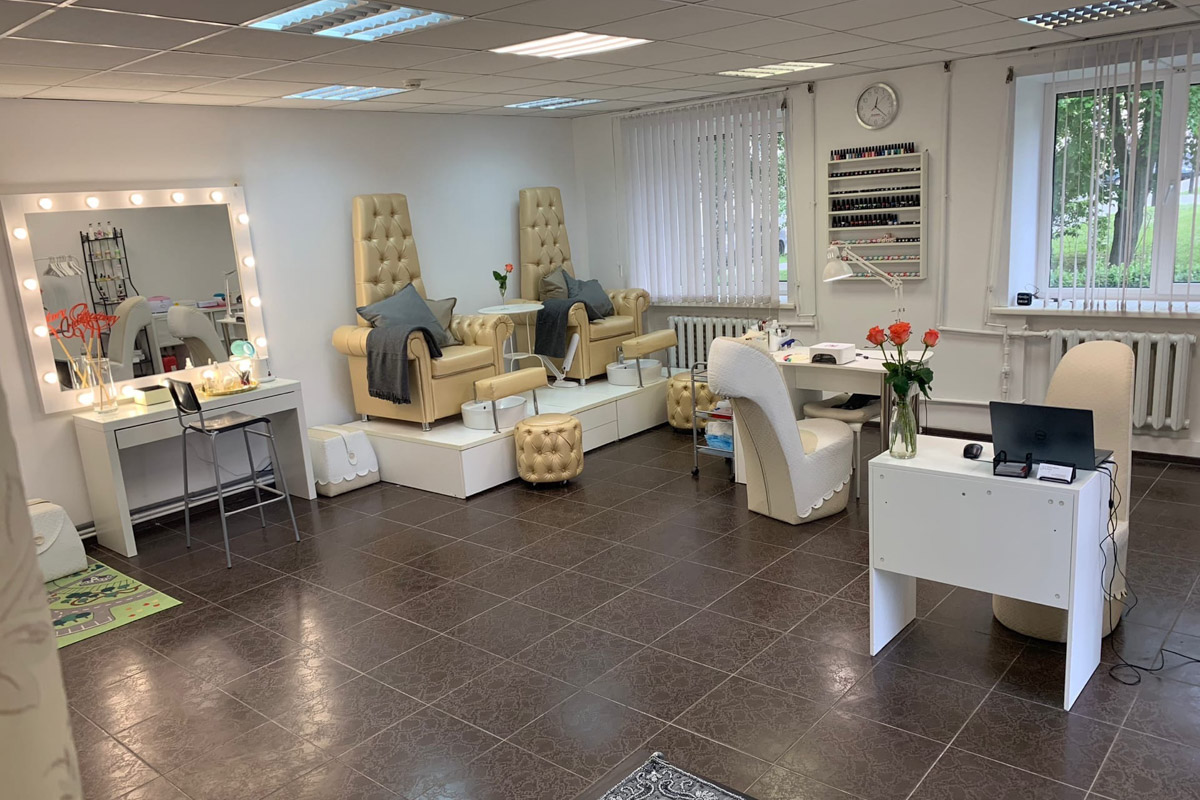 Не так давно Виктория Селеметова открыла на Большой Нижегородской новую студию красоты сети Victory. Девушка активно развивает свой бренд и в других направлениях: возглавляет модельное агентство и проводит региональные конкурсы красоты