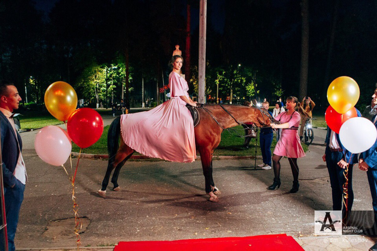 Не так давно Виктория Селеметова открыла на Большой Нижегородской новую студию красоты сети Victory. Девушка активно развивает свой бренд и в других направлениях: возглавляет модельное агентство и проводит региональные конкурсы красоты