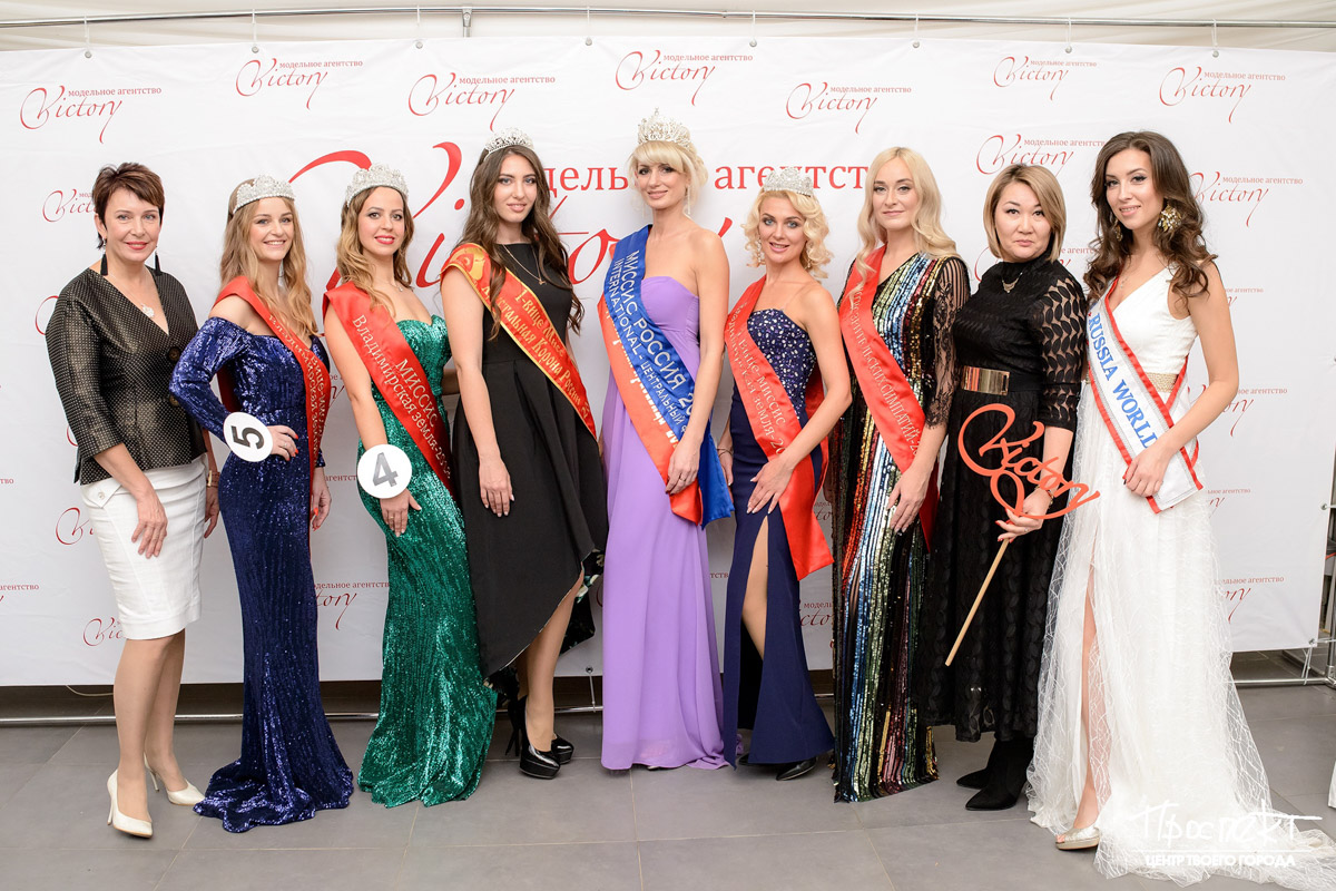 Не так давно Виктория Селеметова открыла на Большой Нижегородской новую студию красоты сети Victory. Девушка активно развивает свой бренд и в других направлениях: возглавляет модельное агентство и проводит региональные конкурсы красоты