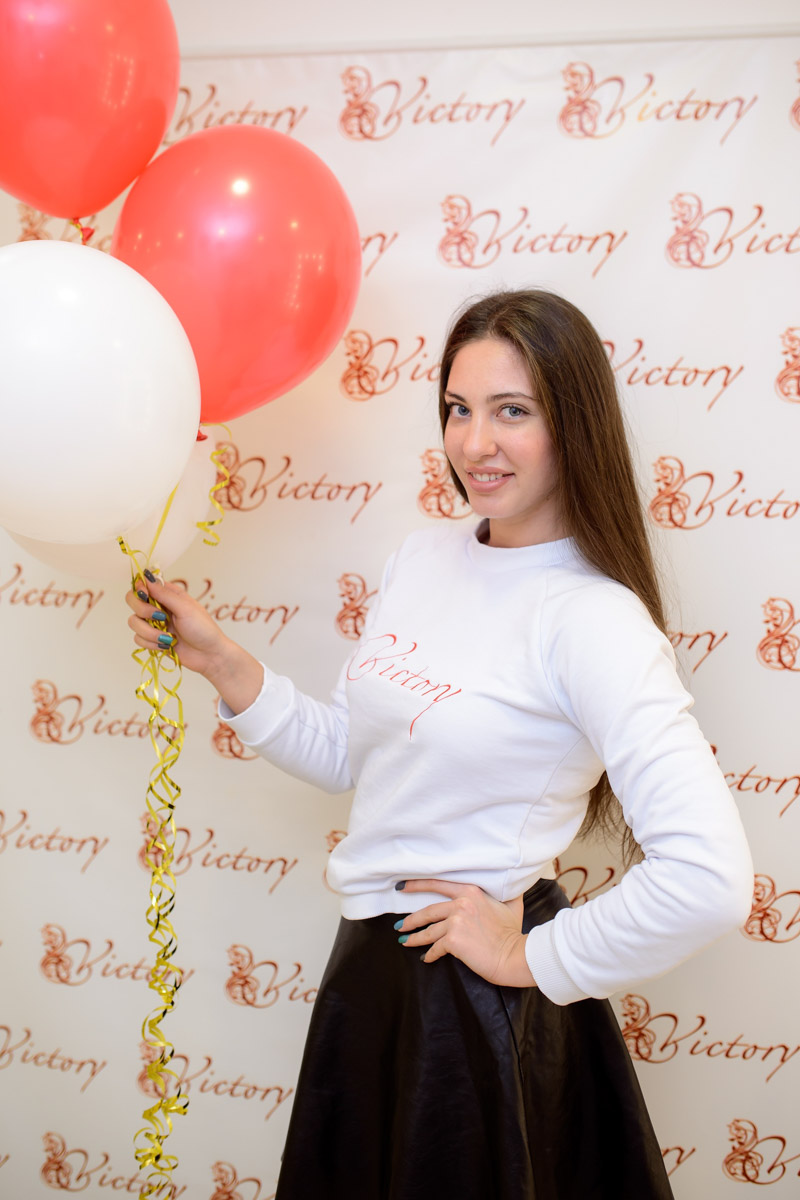 Не так давно Виктория Селеметова открыла на Большой Нижегородской новую студию красоты сети Victory. Девушка активно развивает свой бренд и в других направлениях: возглавляет модельное агентство и проводит региональные конкурсы красоты