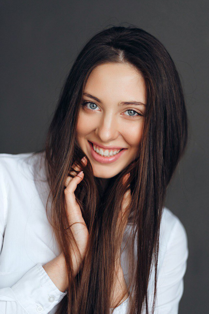 Не так давно Виктория Селеметова открыла на Большой Нижегородской новую студию красоты сети Victory. Девушка активно развивает свой бренд и в других направлениях: возглавляет модельное агентство и проводит региональные конкурсы красоты