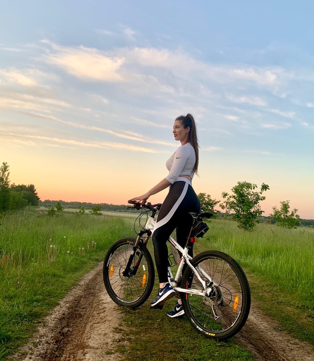 Не так давно Виктория Селеметова открыла на Большой Нижегородской новую студию красоты сети Victory. Девушка активно развивает свой бренд и в других направлениях: возглавляет модельное агентство и проводит региональные конкурсы красоты