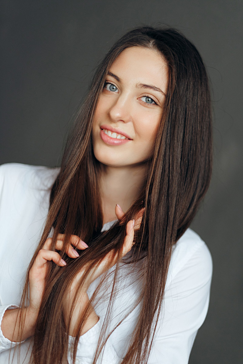 Не так давно Виктория Селеметова открыла на Большой Нижегородской новую студию красоты сети Victory. Девушка активно развивает свой бренд и в других направлениях: возглавляет модельное агентство и проводит региональные конкурсы красоты