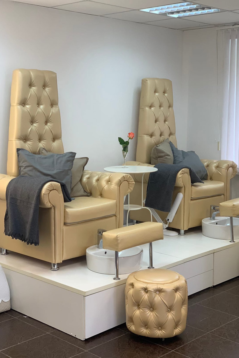 Не так давно Виктория Селеметова открыла на Большой Нижегородской новую студию красоты сети Victory. Девушка активно развивает свой бренд и в других направлениях: возглавляет модельное агентство и проводит региональные конкурсы красоты