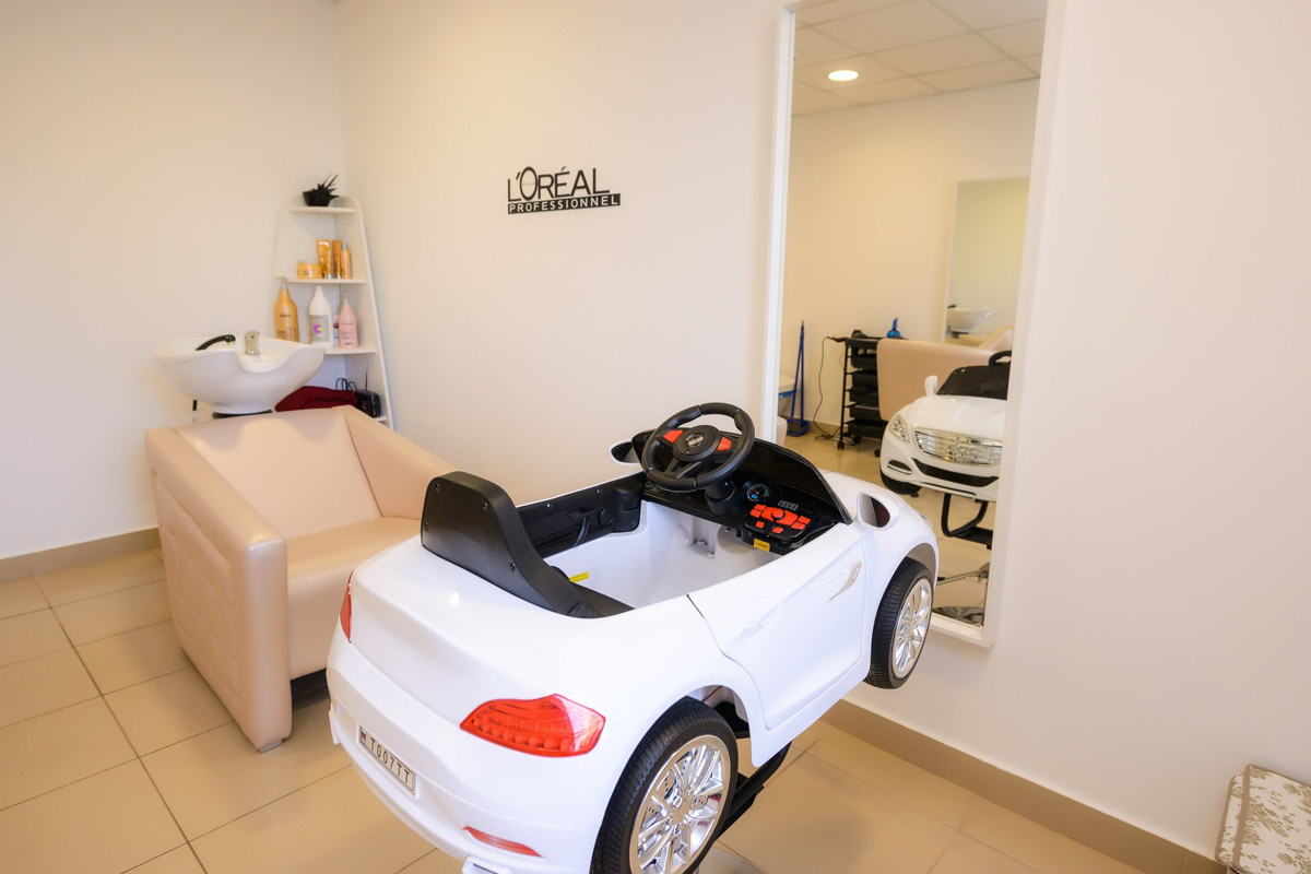 Не так давно Виктория Селеметова открыла на Большой Нижегородской новую студию красоты сети Victory. Девушка активно развивает свой бренд и в других направлениях: возглавляет модельное агентство и проводит региональные конкурсы красоты