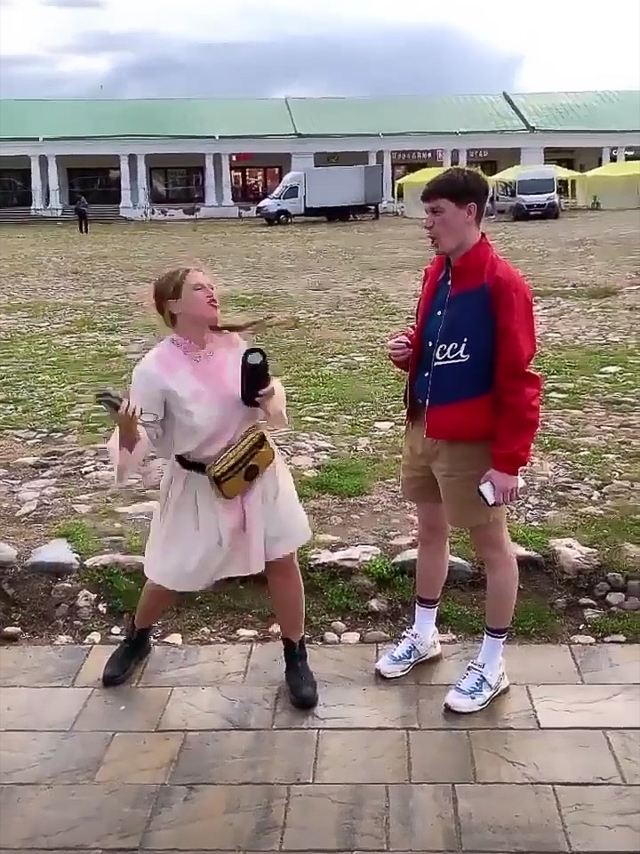 Звезда сериала «Чики» отметила льняную свадьбу в Суздале. Вместе с ней целую неделю гулял и известный шоумен, сценарист и продюсер Александр Гудков