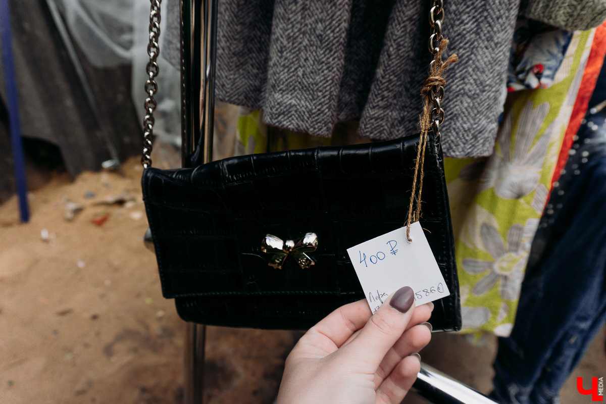 Первый гаражный сейл на новой площадке прошел масштабно. Тусовки, бренды за копейки и странные лоты в фотографиях с мероприятия