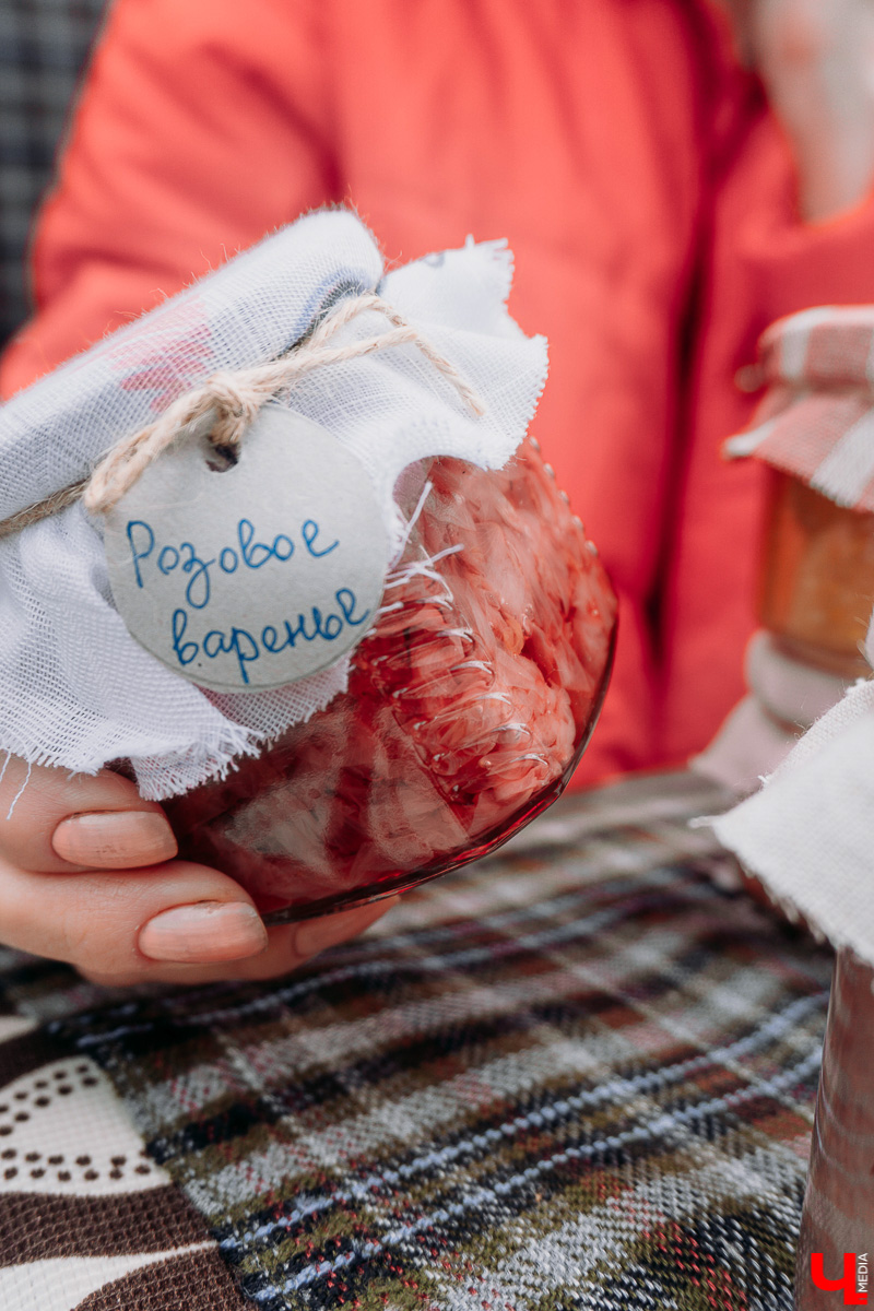 Первый гаражный сейл на новой площадке прошел масштабно. Тусовки, бренды за копейки и странные лоты в фотографиях с мероприятия