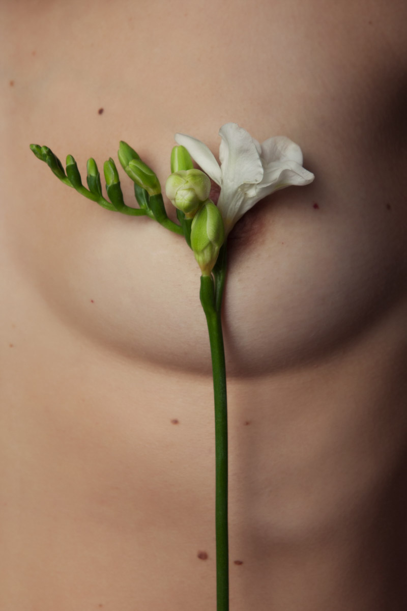 Фотограф Анастасия Зиньковская рассказала о своем проекте @a_few_naked_stories. Он посвящен принятию себя