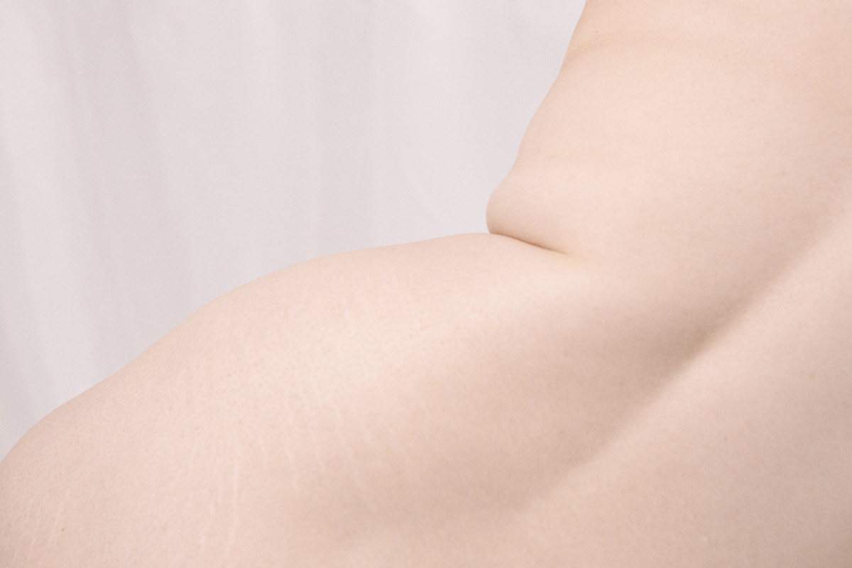 Фотограф Анастасия Зиньковская рассказала о своем проекте @a_few_naked_stories. Он посвящен принятию себя