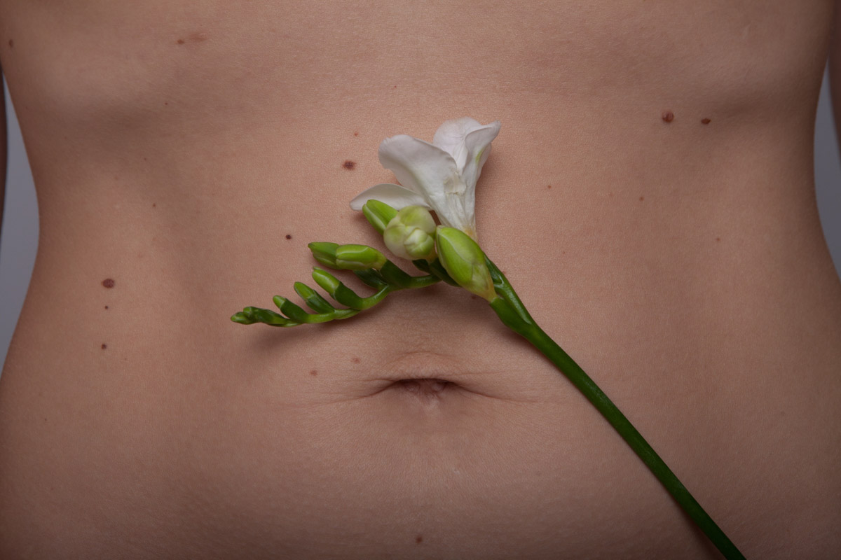 Фотограф Анастасия Зиньковская рассказала о своем проекте @a_few_naked_stories. Он посвящен принятию себя