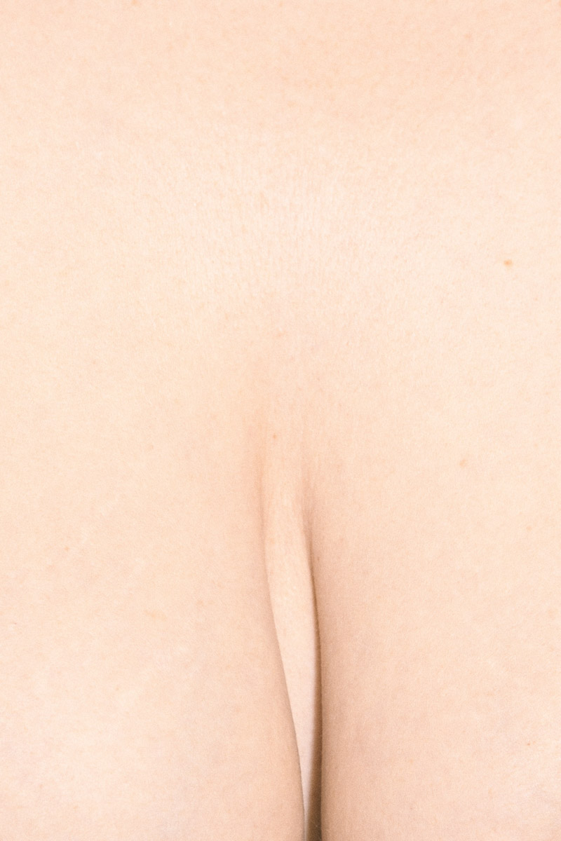 Фотограф Анастасия Зиньковская рассказала о своем проекте @a_few_naked_stories. Он посвящен принятию себя