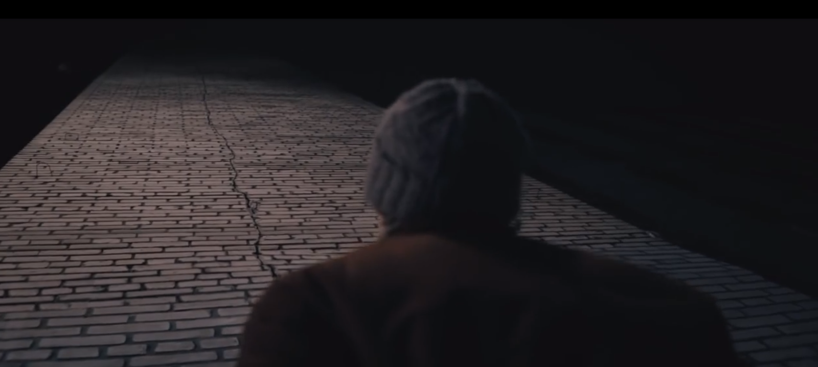 В нескольких местах Владимира стоят дома, обработанные пенополиуретаном. От времени и УФ-лучей он потрескался и принял жуткий вид