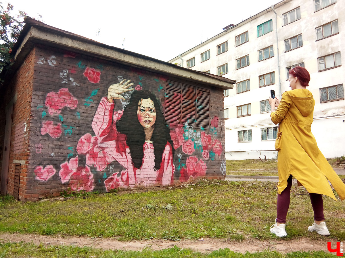 В рамках борьбы с вандализмом энергетическая компания украшает подстанции граффити