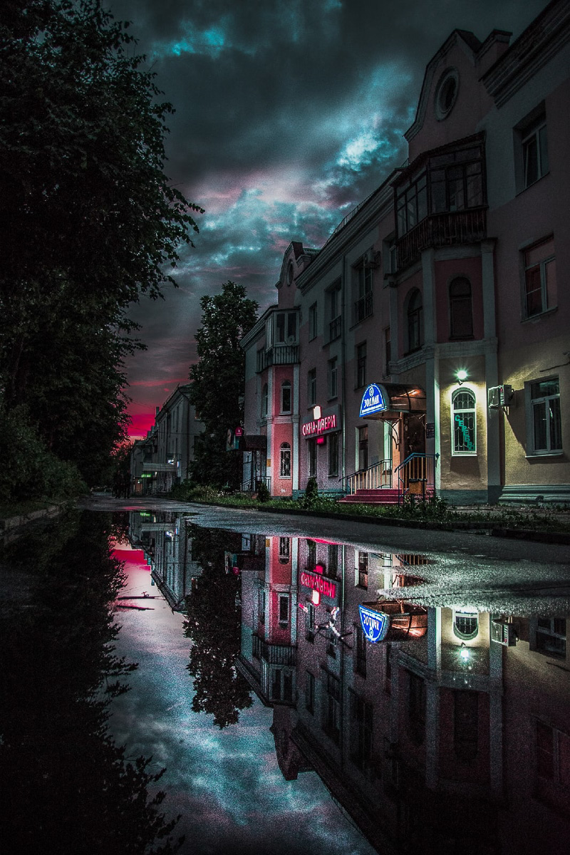 Когда люди видят неоновые фотографии Виктора Фадина, то часто вспоминают фильм «Бегущий по лезвию». Парень признается, что картину эту не смотрел, но стилистика киноленты, судя по кадрам в интернете, ему однозначно близка