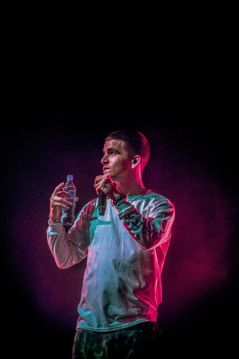 Когда люди видят неоновые фотографии Виктора Фадина, то часто вспоминают фильм «Бегущий по лезвию». Парень признается, что картину эту не смотрел, но стилистика киноленты, судя по кадрам в интернете, ему однозначно близка