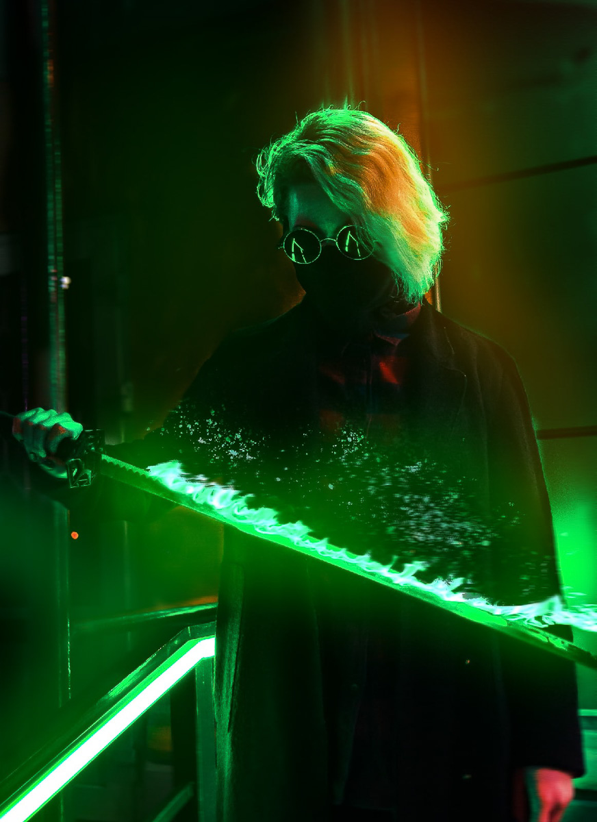 Когда люди видят неоновые фотографии Виктора Фадина, то часто вспоминают фильм «Бегущий по лезвию». Парень признается, что картину эту не смотрел, но стилистика киноленты, судя по кадрам в интернете, ему однозначно близка