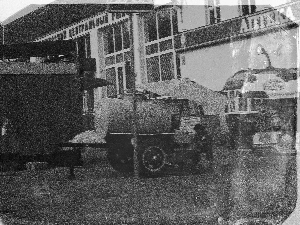 Когда люди видят неоновые фотографии Виктора Фадина, то часто вспоминают фильм «Бегущий по лезвию». Парень признается, что картину эту не смотрел, но стилистика киноленты, судя по кадрам в интернете, ему однозначно близка