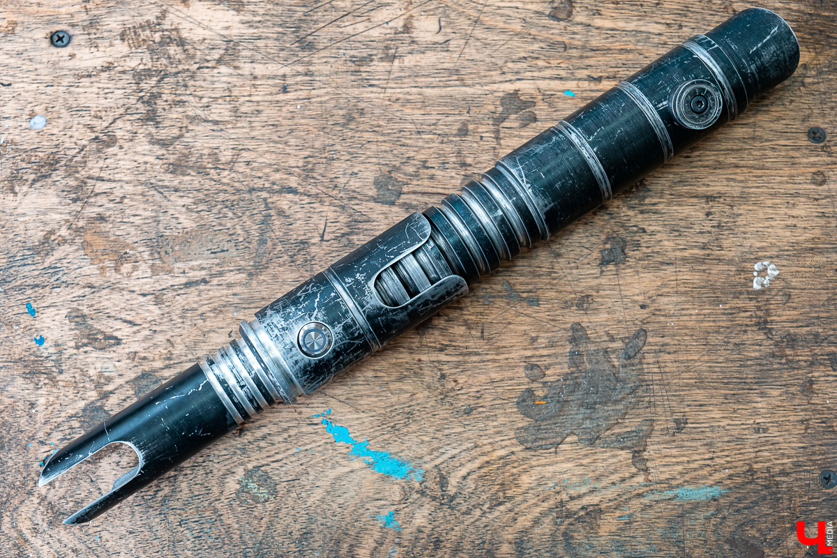 Владислав Балалай коллекционирует артефакты из фильмов, игр, комиксов и книг. Фанатский уголок занимает важное место в его квартире