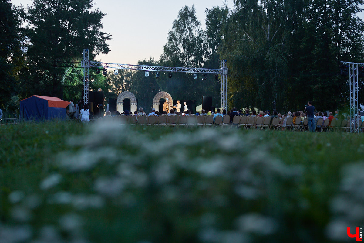 Спектакль «Андрей Боголюбский» открыл сезон «Летних театральных вечеров в Суздале»