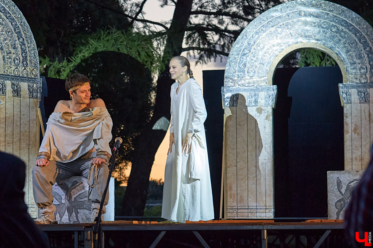 Спектакль «Андрей Боголюбский» открыл сезон «Летних театральных вечеров в Суздале»