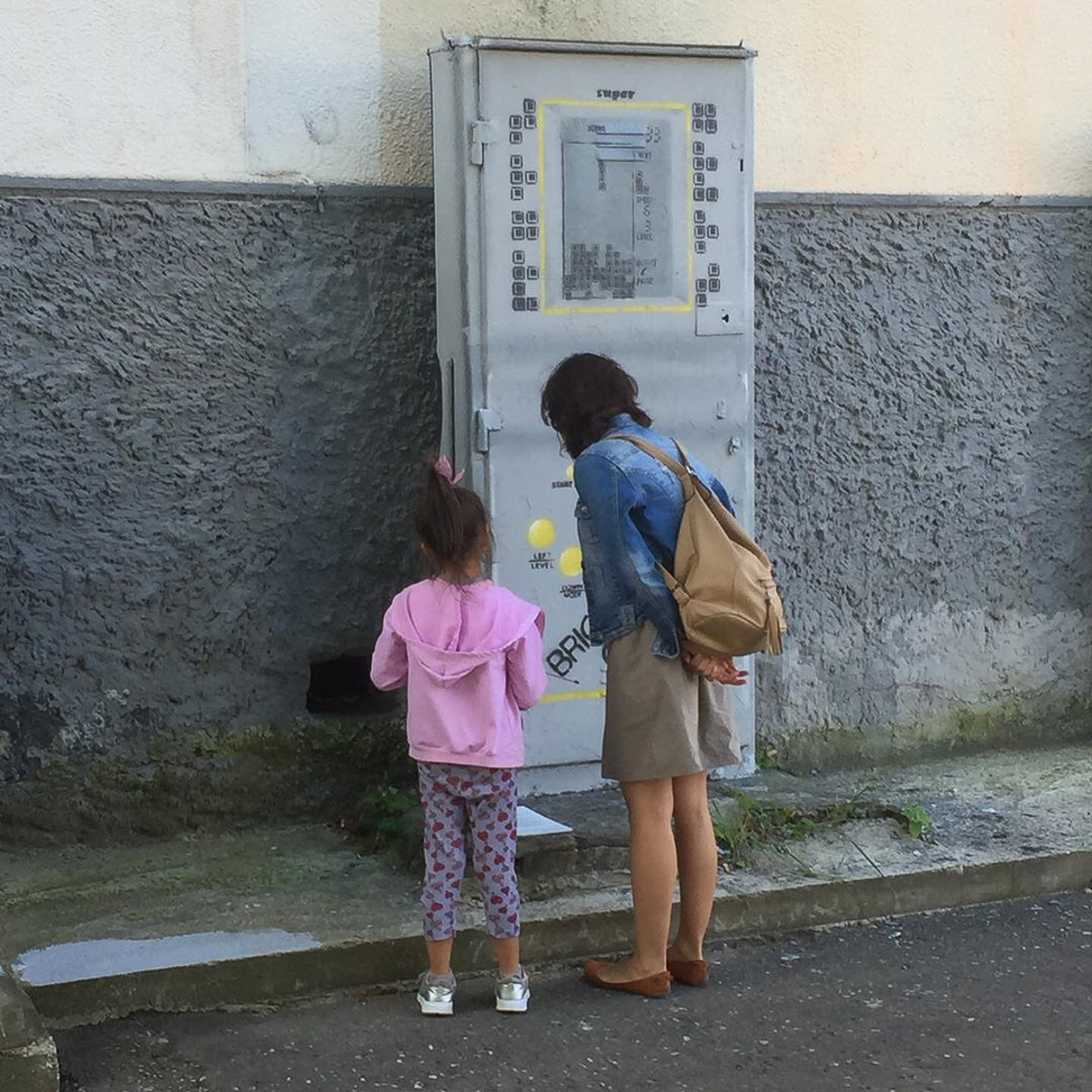 Поклонники «Тетриса», трепещите! Очередной шедевр от уличного художника Мишкина теперь красуется на доме № 40 по улице Мира