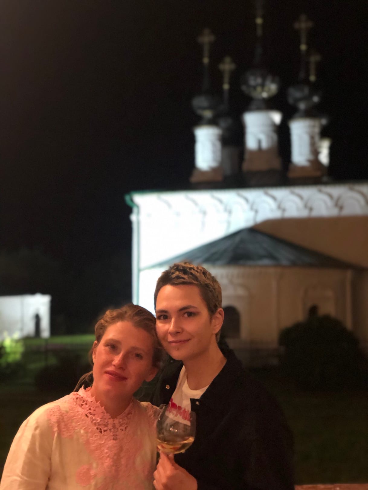 Жительница Суздаля Галина Фомина рассказала, как провела вечер в компании шоумена Александра Гудкова и актрисы сериала «Чики» Варвары Шмыковой