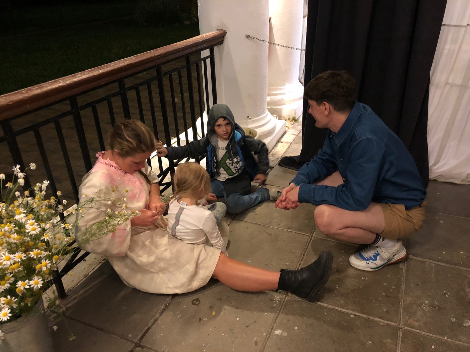 Жительница Суздаля Галина Фомина рассказала, как провела вечер в компании шоумена Александра Гудкова и актрисы сериала «Чики» Варвары Шмыковой