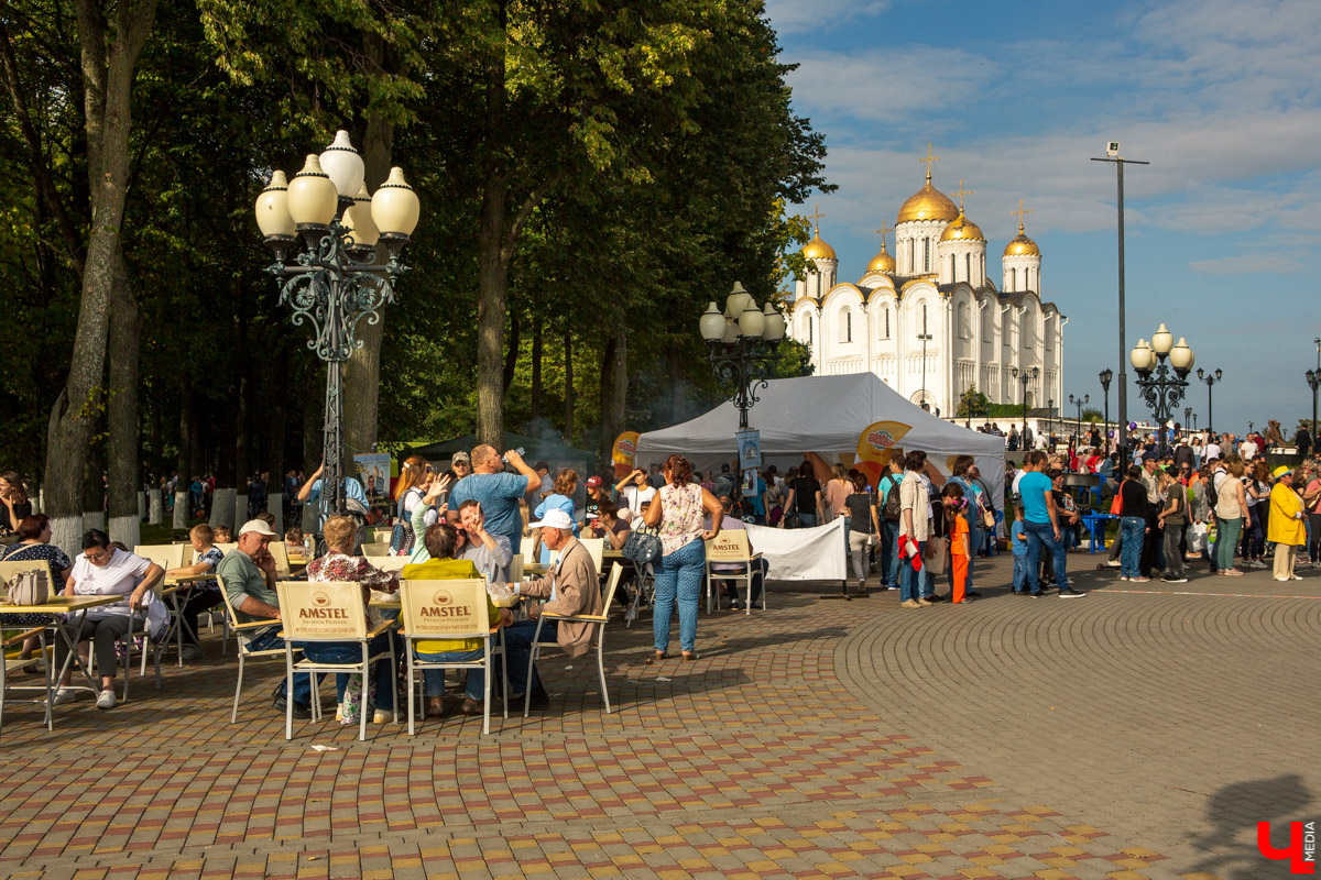 Будут ли отмечать день рождения города 30 августа, или празднование перенесут на другую дату — пока не ясно. Зато теперь известно, каким должно быть правильное торжество. Сооснователь проекта «Владимир будущего» поделился своими соображениями по этому поводу