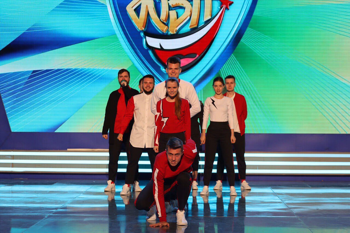 9 августа на главном канале страны показали 1/4 Премьер-лиги КВН. Наша команда «Заряд» тоже приняла в ней участие