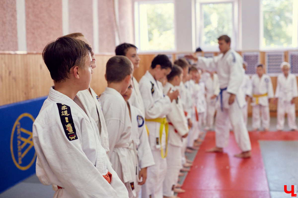 После пандемических ограничений начали работу в обычном формате бесплатные спортивные секции. У взрослых и маленьких владимирцев есть возможность посещать их бесплатно