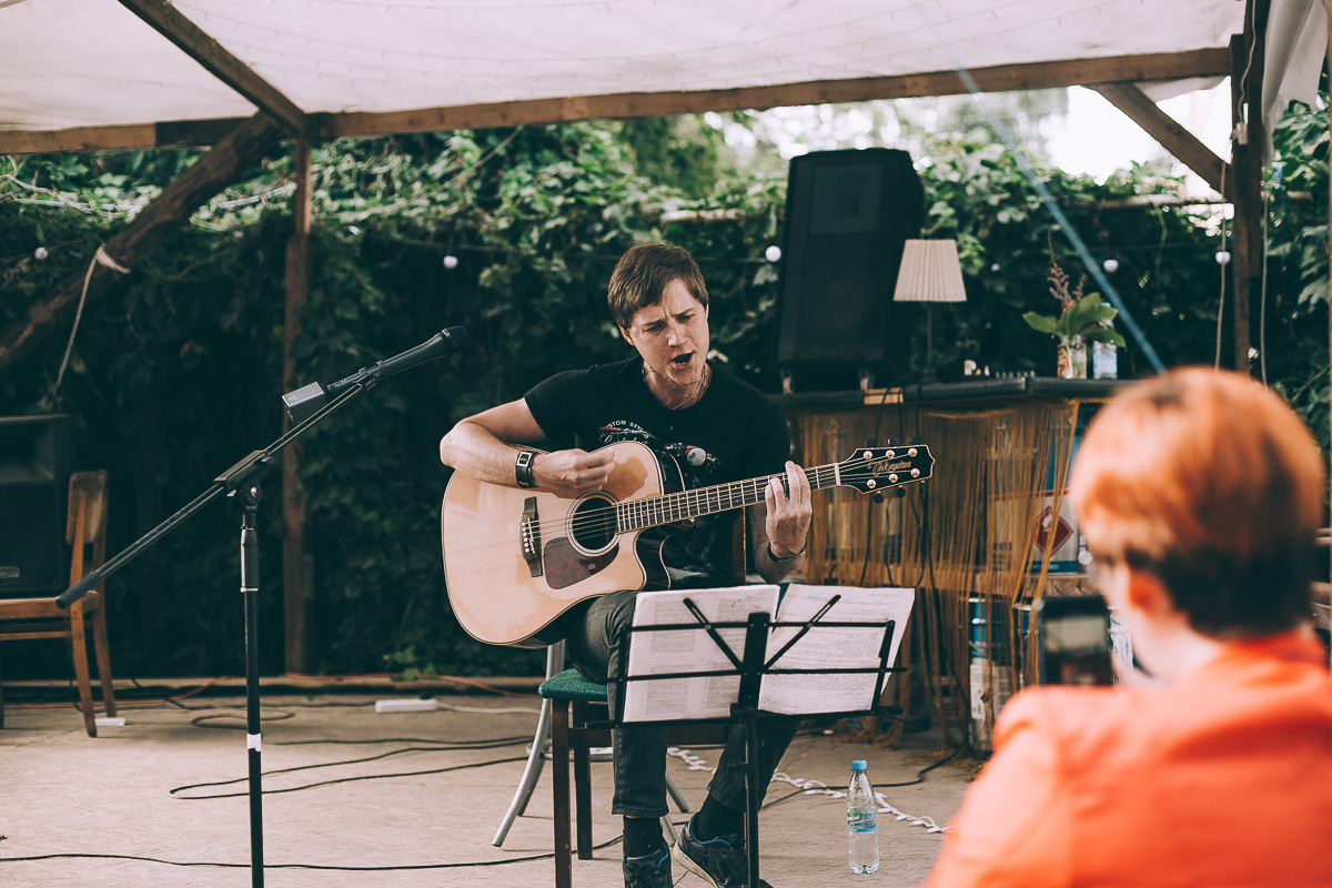 В «РестоДворе» состоялся фестиваль «Искусство в защиту природы», на котором собирали деньги в помощь бездомным животным