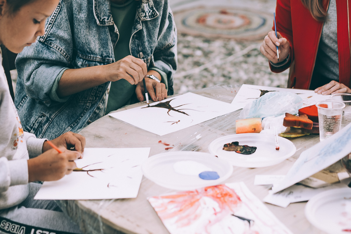 В «РестоДворе» состоялся фестиваль «Искусство в защиту природы», на котором собирали деньги в помощь бездомным животным