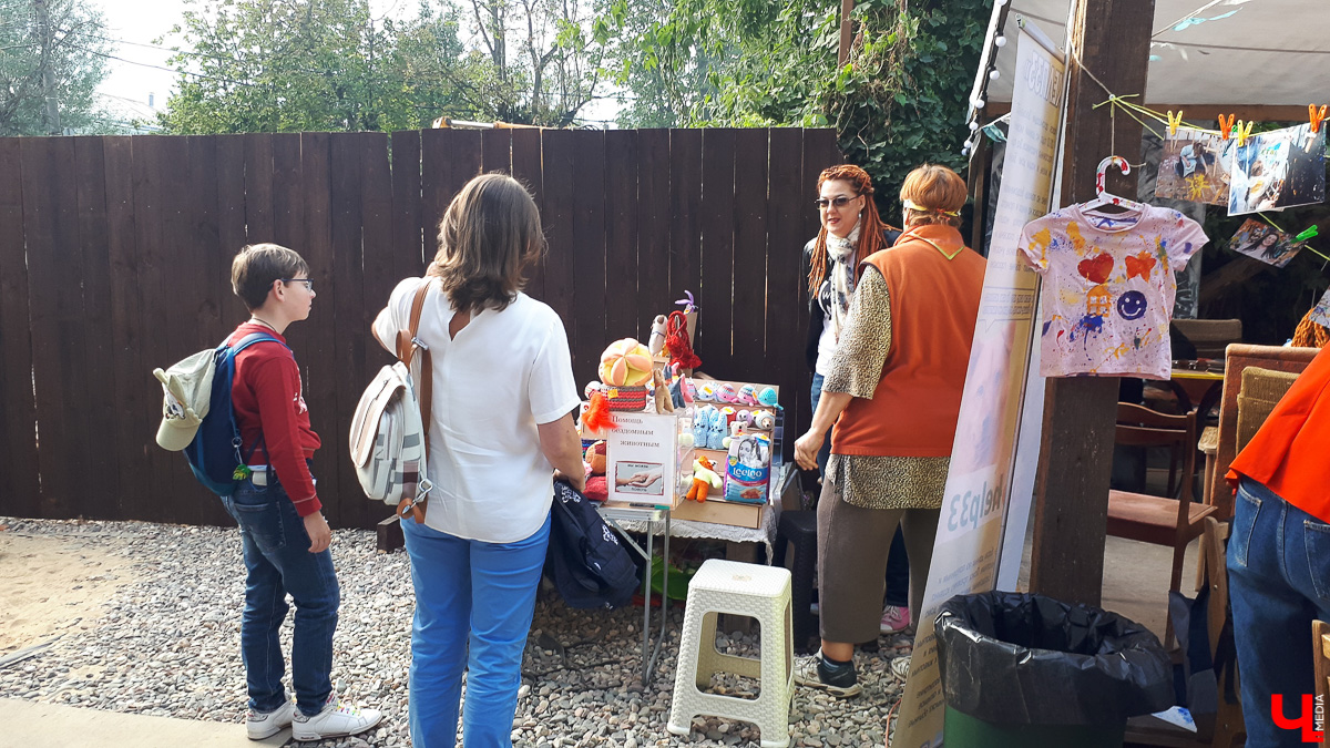 В «РестоДворе» состоялся фестиваль «Искусство в защиту природы», на котором собирали деньги в помощь бездомным животным