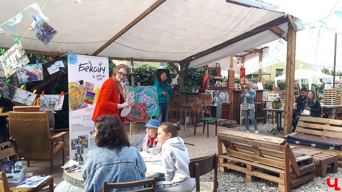 В «РестоДворе» состоялся фестиваль «Искусство в защиту природы», на котором собирали деньги в помощь бездомным животным