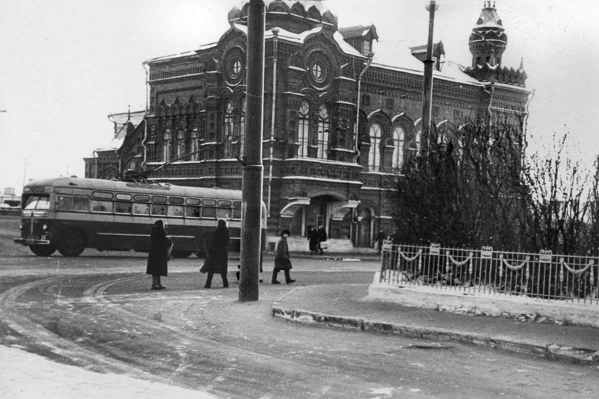 Троллейбус из 90-х вернется на владимирские улицы. Реставрируют ЗиУ-682Г и к Новому году хотят выпустить в рейс