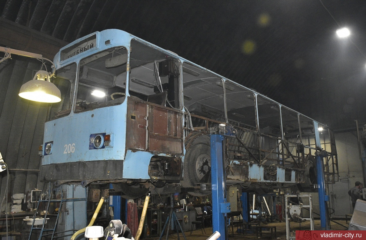 Троллейбус из 90-х вернется на владимирские улицы. Реставрируют ЗиУ-682Г и к Новому году хотят выпустить в рейс