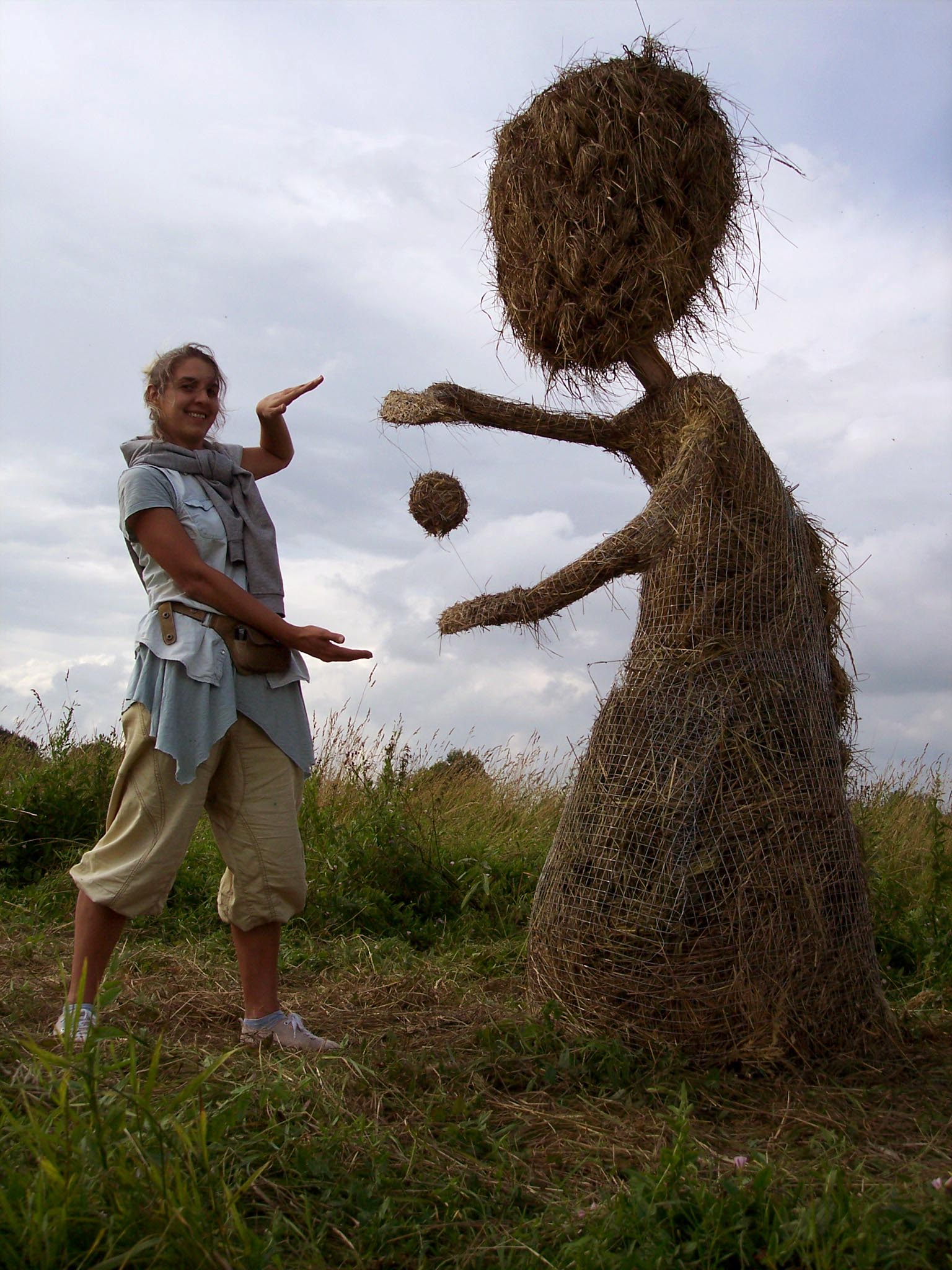 Духовные песнопения, экспериментальные спектакли, запуск тетраэдрического воздушного змея — это далеко не все, чем удивляла творческая лаборатория «Человек Мира» в 2020-м году