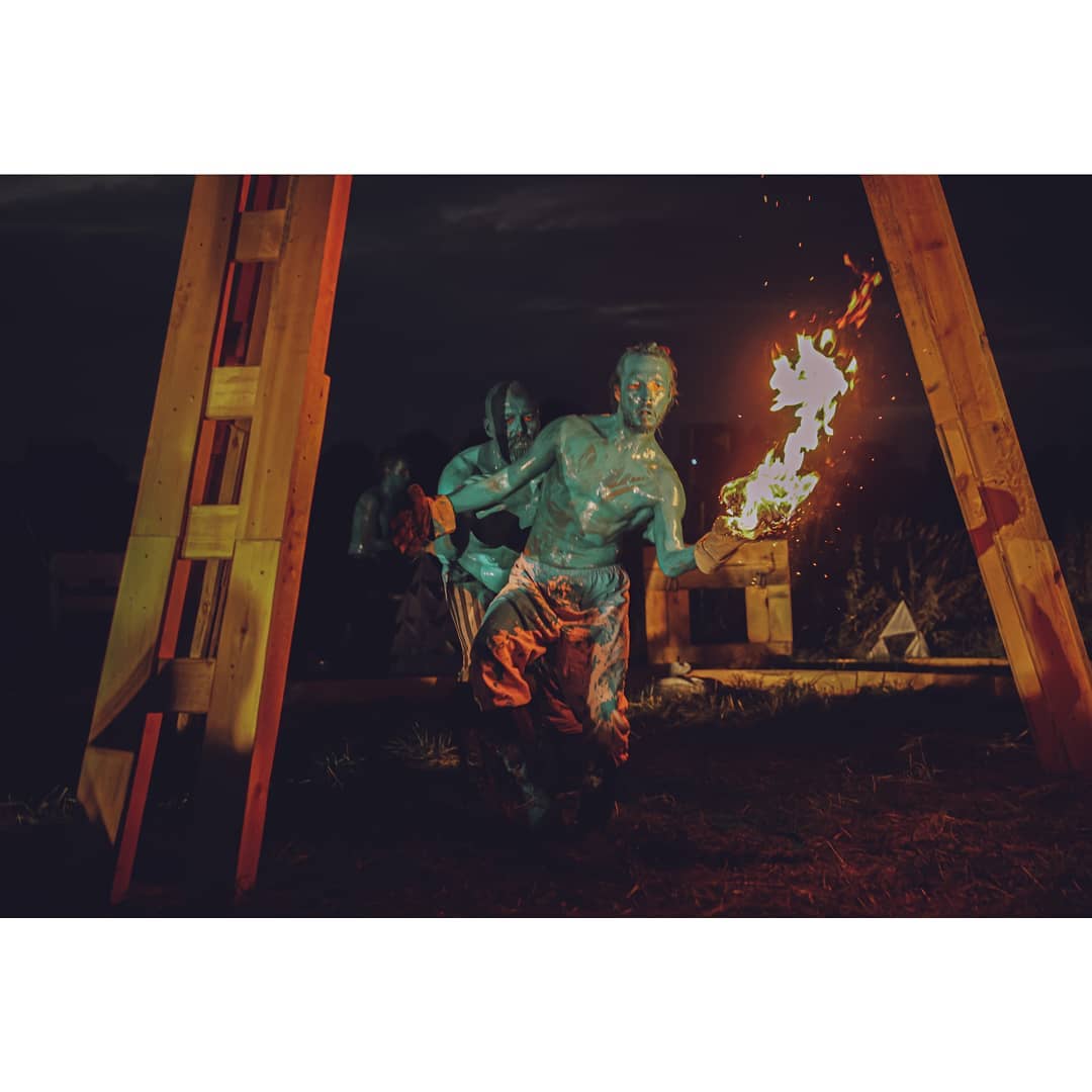 Духовные песнопения, экспериментальные спектакли, запуск тетраэдрического воздушного змея — это далеко не все, чем удивляла творческая лаборатория «Человек Мира» в 2020-м году