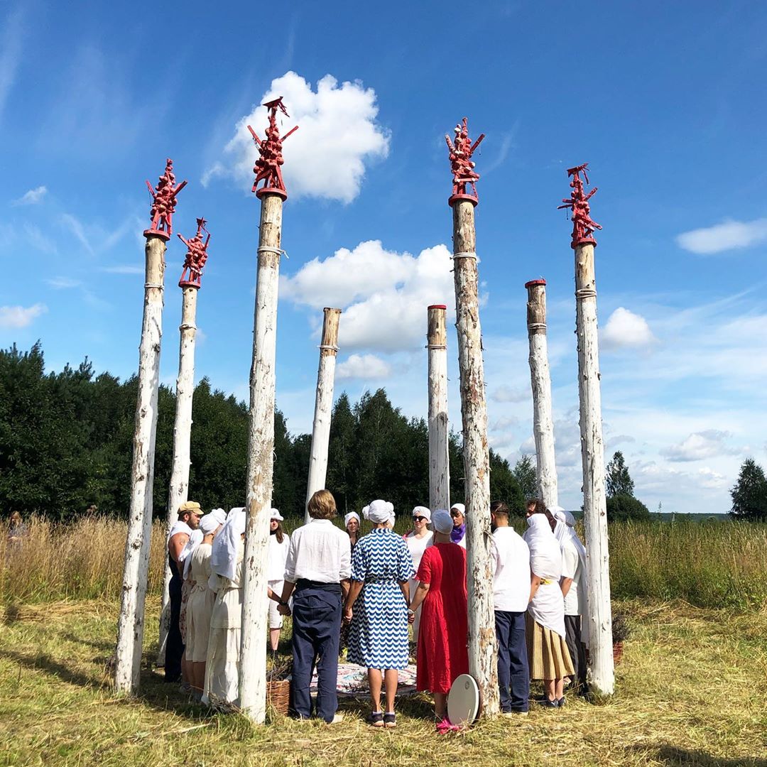 Духовные песнопения, экспериментальные спектакли, запуск тетраэдрического воздушного змея — это далеко не все, чем удивляла творческая лаборатория «Человек Мира» в 2020-м году
