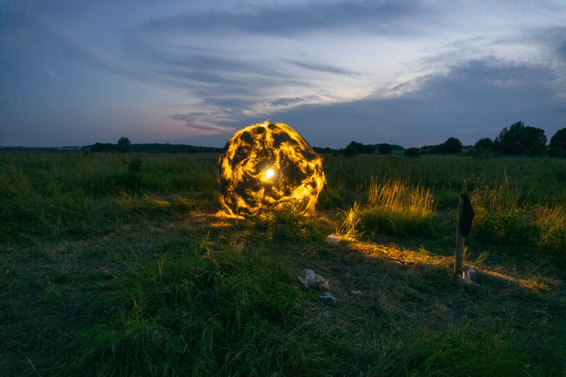 Духовные песнопения, экспериментальные спектакли, запуск тетраэдрического воздушного змея — это далеко не все, чем удивляла творческая лаборатория «Человек Мира» в 2020-м году