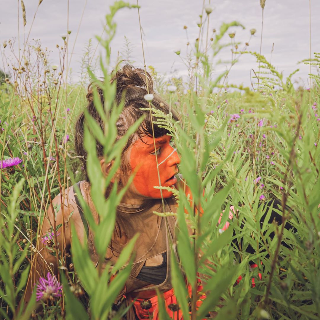 Духовные песнопения, экспериментальные спектакли, запуск тетраэдрического воздушного змея — это далеко не все, чем удивляла творческая лаборатория «Человек Мира» в 2020-м году