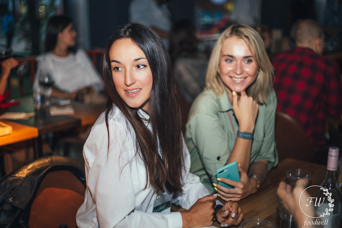 Открытая дискуссия «Здоровое питание: с мясом или без» запомнится гостям «Рынка на Студеной» развенчиванием мифов о вегетарианцах и мясоедах