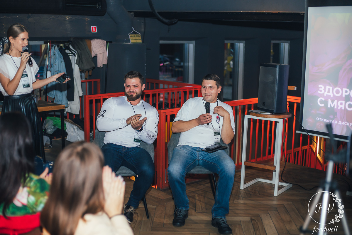 Открытая дискуссия «Здоровое питание: с мясом или без» запомнится гостям «Рынка на Студеной» развенчиванием мифов о вегетарианцах и мясоедах