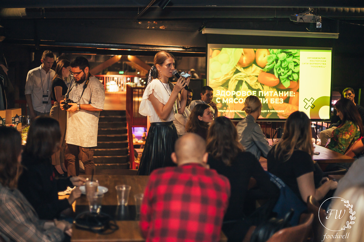 Открытая дискуссия «Здоровое питание: с мясом или без» запомнится гостям «Рынка на Студеной» развенчиванием мифов о вегетарианцах и мясоедах