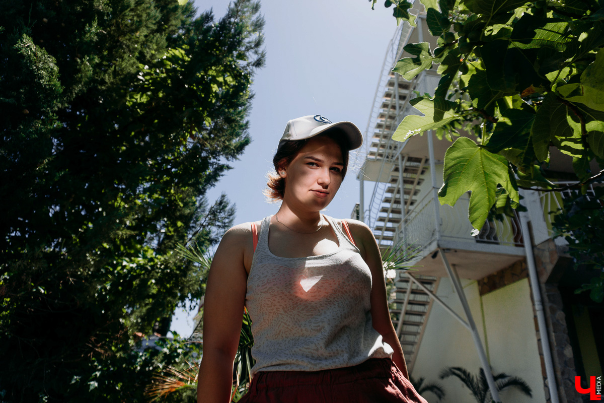 Ходит слух, что поездка в Крым дороже полета в Турцию... Изучаем один из самых популярных курортов года: цены, локации, «звезды». И делимся лайфхаками, которые помогут сберечь финансы во время крымских каникул