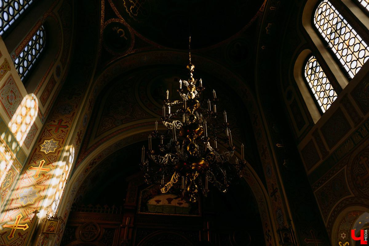 Ходит слух, что поездка в Крым дороже полета в Турцию... Изучаем один из самых популярных курортов года: цены, локации, «звезды». И делимся лайфхаками, которые помогут сберечь финансы во время крымских каникул