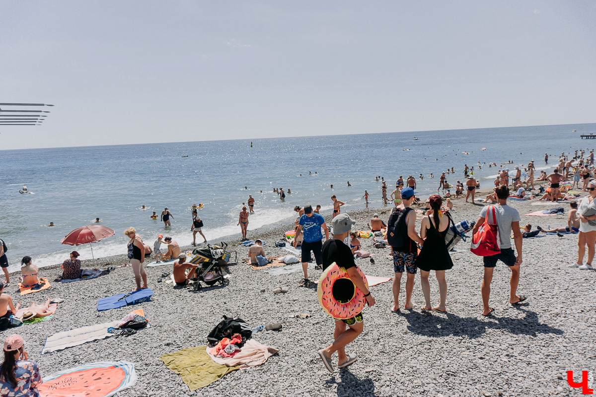 Ходит слух, что поездка в Крым дороже полета в Турцию... Изучаем один из самых популярных курортов года: цены, локации, «звезды». И делимся лайфхаками, которые помогут сберечь финансы во время крымских каникул