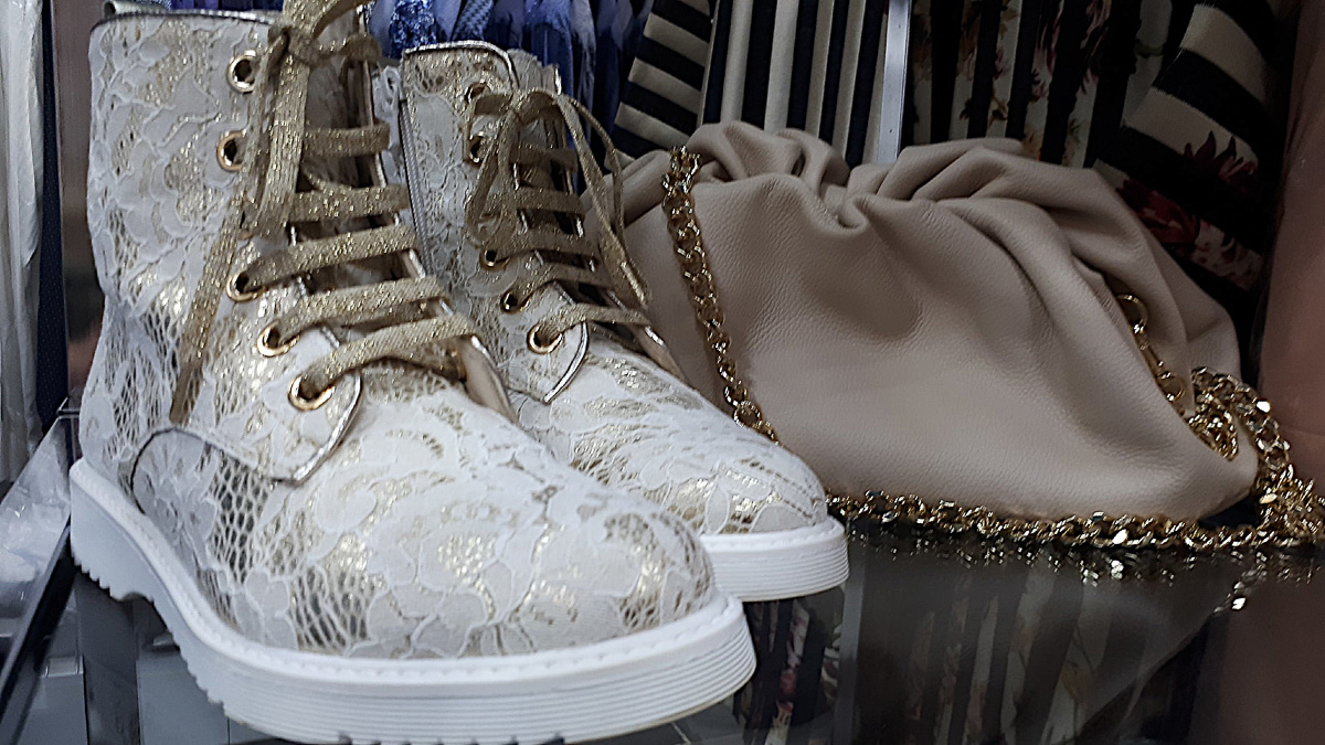 Осень-2020 начнется со дня на день. Стилист Ирина Безбородова помогла нам составить обзор трендовых вещей