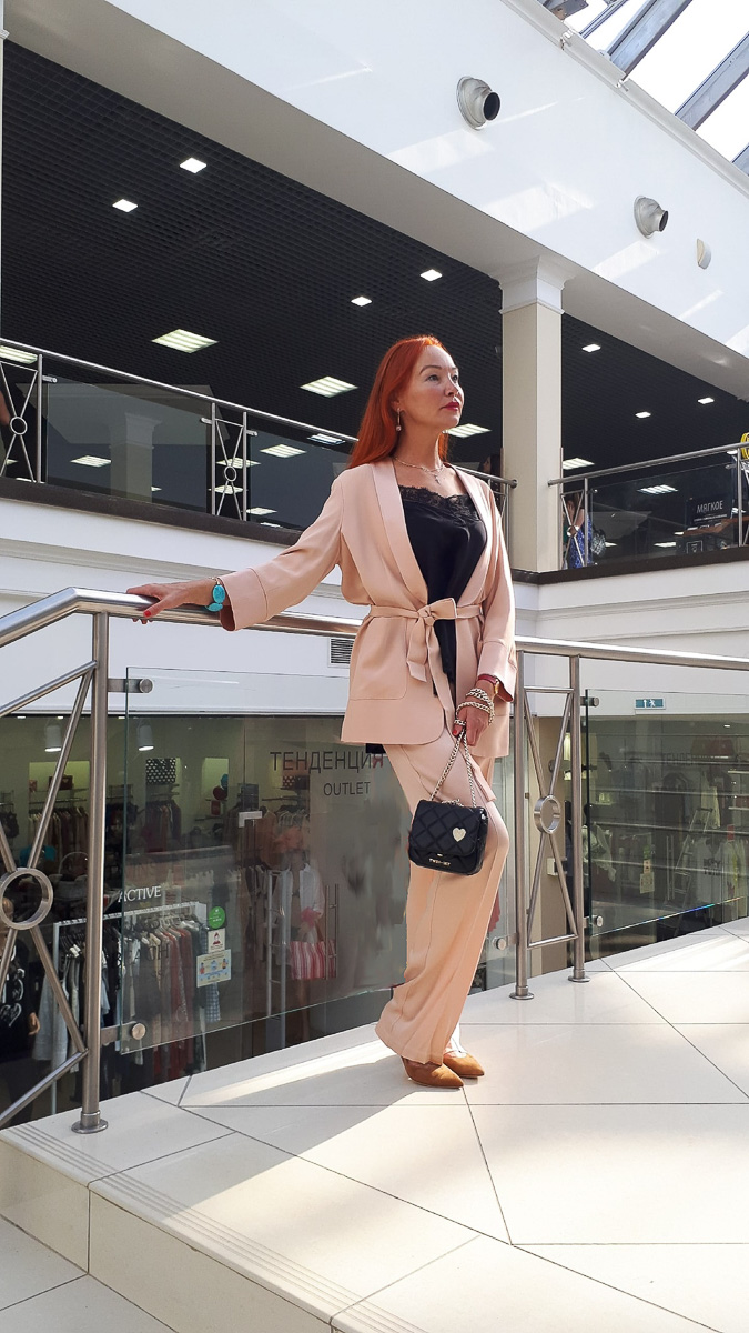 Осень-2020 начнется со дня на день. Стилист Ирина Безбородова помогла нам составить обзор трендовых вещей